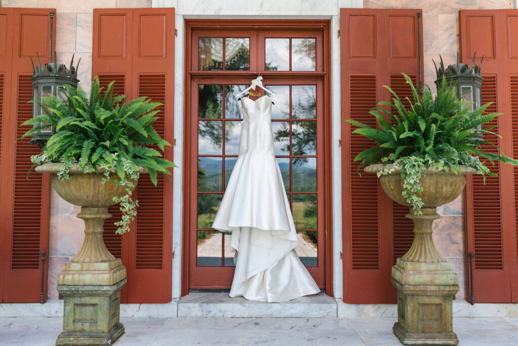 how to choose your wedding dress, how to style your wedding dress, atlanta wedding venue, north georgia wedding venue, north atlanta wedding venue