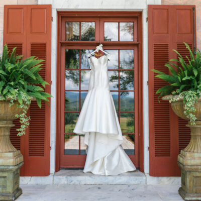 How To Accessorize & Style Your Wedding Dress
